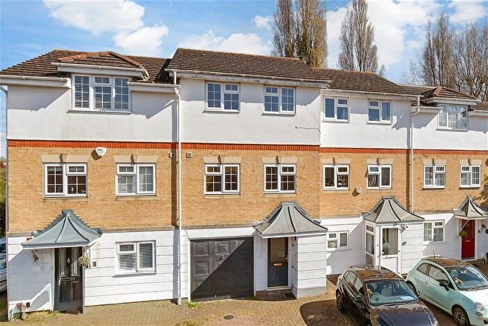 3 Bedroom Town House For Sale In Nash Close, Sutton, Surrey, SM1