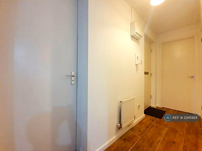 2 Bedroom Flat To Rent In Buckingham House, Milton Keynes, MK9
