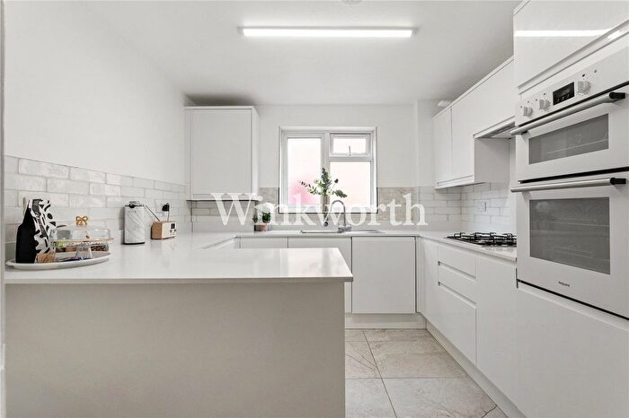 2 Bedroom Flat For Sale In Palmerston Road, London, N22