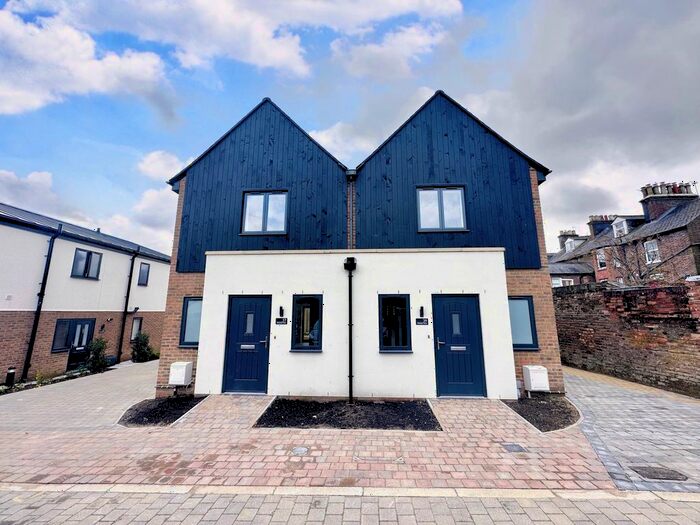 2 Bedroom Property To Rent In Denmark Place, Tring, HP23