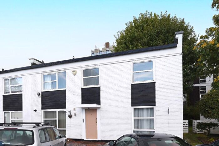 3 Bedroom Town House For Sale In Quickswood, Primrose Hill, NW3