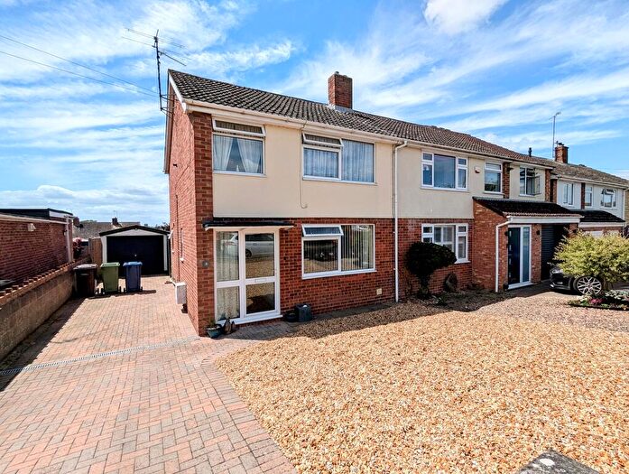 3 Bedroom Semi-Detached House To Rent In Grayston Close, Tewkesbury, GL20