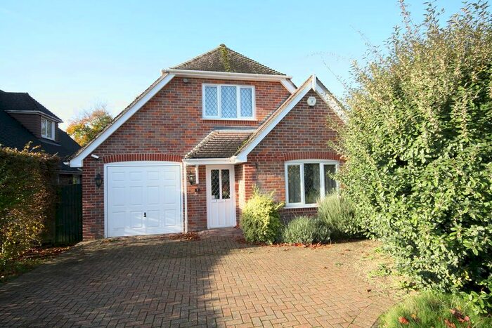3 Bedroom Detached House To Rent In Deancroft Road, Chalfont St Peter, Gerrards Cross, SL9