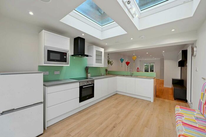 3 Bedroom Semi-Detached House To Rent In Henley Drive, London SE1