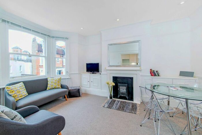 2 Bedroom Flat To Rent In Mirabel Road, Fulham, London, SW6