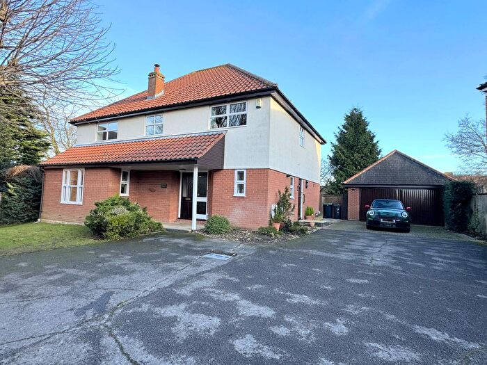 4 Bedroom Detached House To Rent In Riche Close, Felsted, CM6