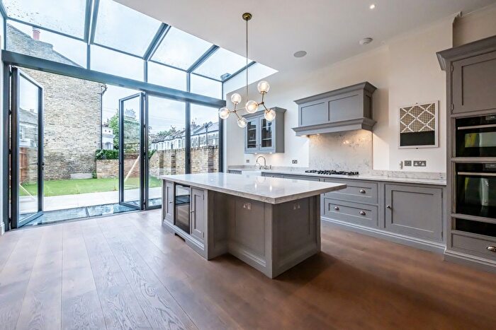 6 Bedroom End Of Terrace House To Rent In Cavendish Road, Balham, London, SW12