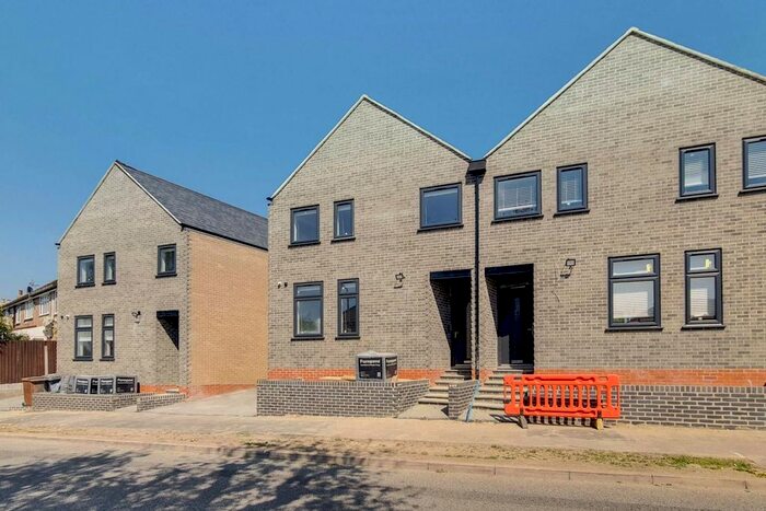 2 Bedroom Semi-Detached House To Rent In Maida Avenue, Chingford, London, E4