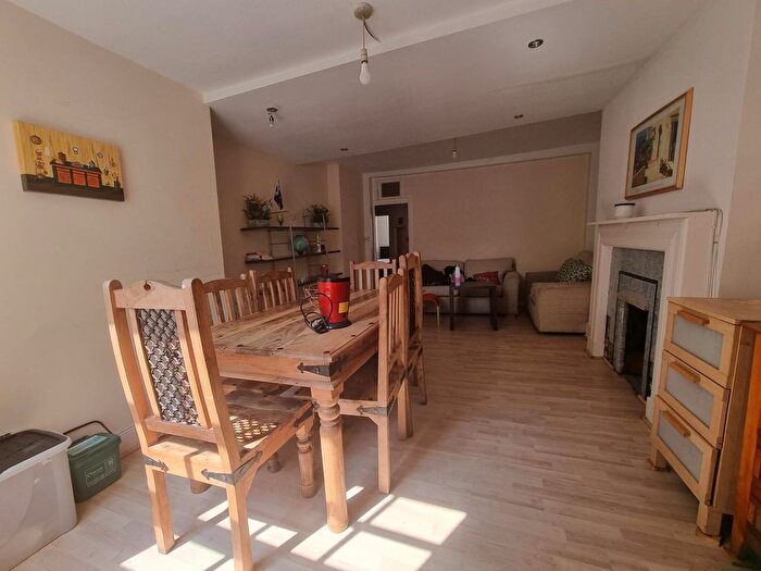 2 Bedroom Flat To Rent In High Street, Oxford, OX1