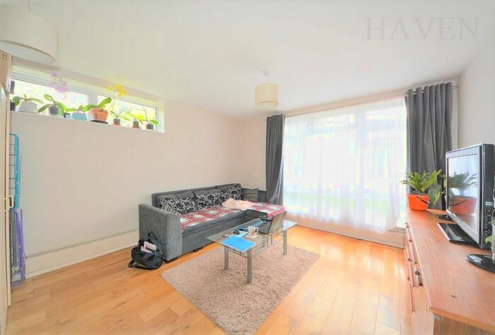 2 Bedroom Flat To Rent In Church Lane, London, N2