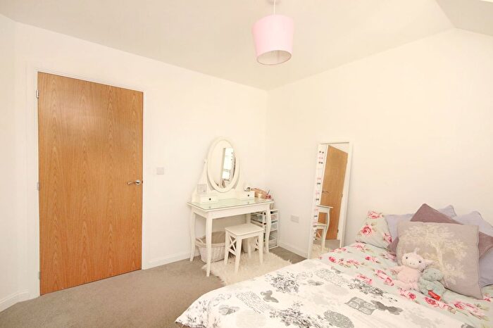 2 Bedroom Flat For Sale In Oak Dene Way, Waverley, S60