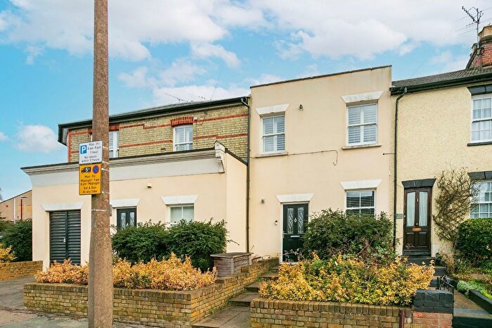 2 Bedroom Maisonette To Rent In Villiers Road, Watford, WD19