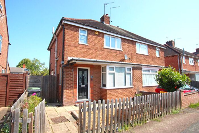 3 Bedroom Semi Detached House For Sale In Talbot Road, Rushden, NN10