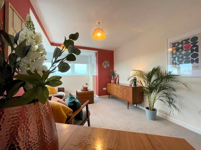 2 Bedroom Flat To Rent In Knightswood Road, Anniesland, Glasgow, G13