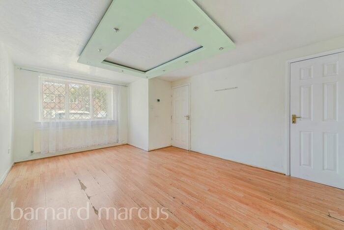 4 Bedroom Property To Rent In Wilkins Close, Mitcham, CR4