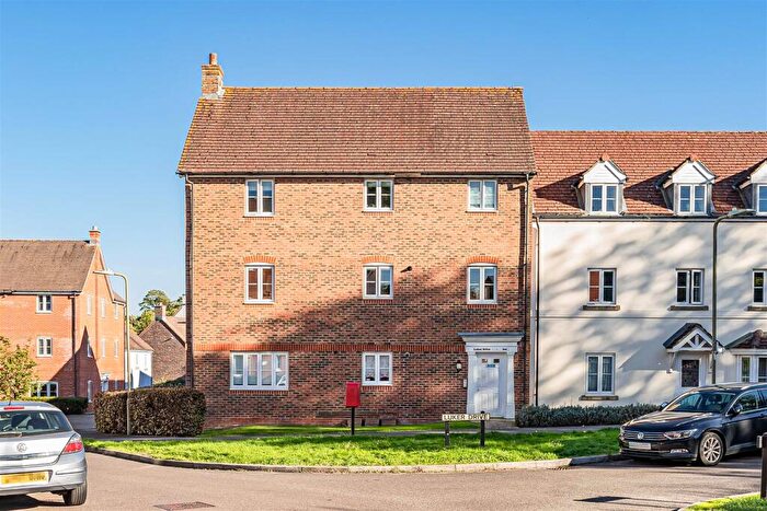 2 Bedroom Flat For Sale In Luker Drive, Petersfield, GU31