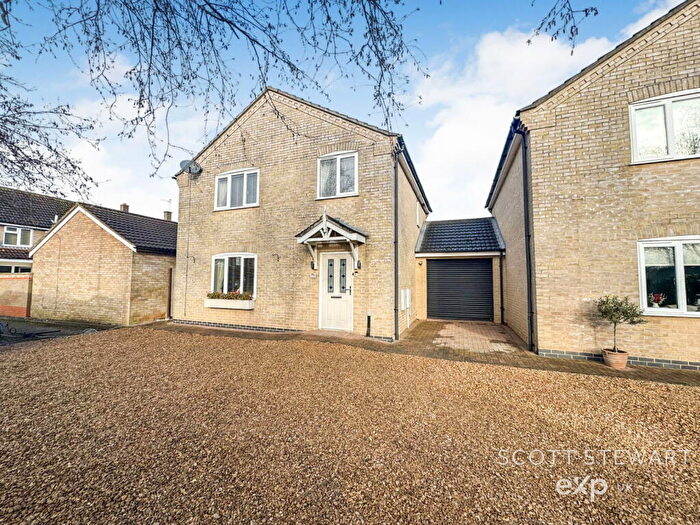 3 Bedroom Link Detached House For Sale In Hawthorne Drive, Whittlesey, Peterborough, PE7