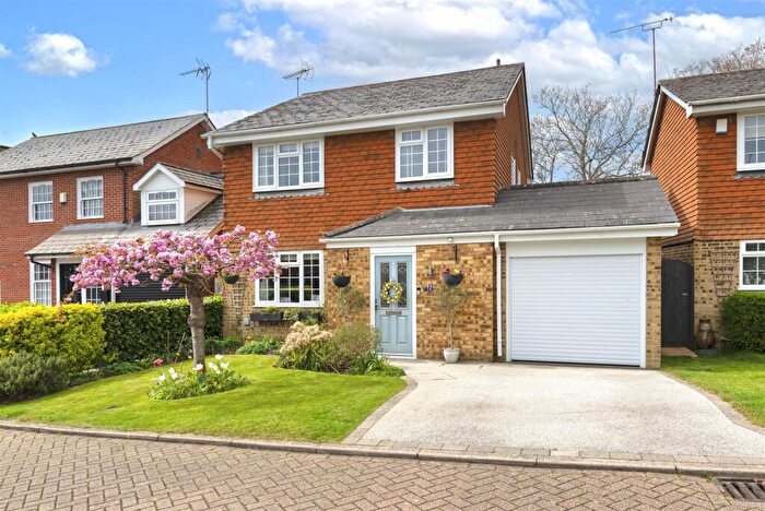 4 Bedroom Detached House For Sale In Phoenix Drive, Wateringbury, ME18