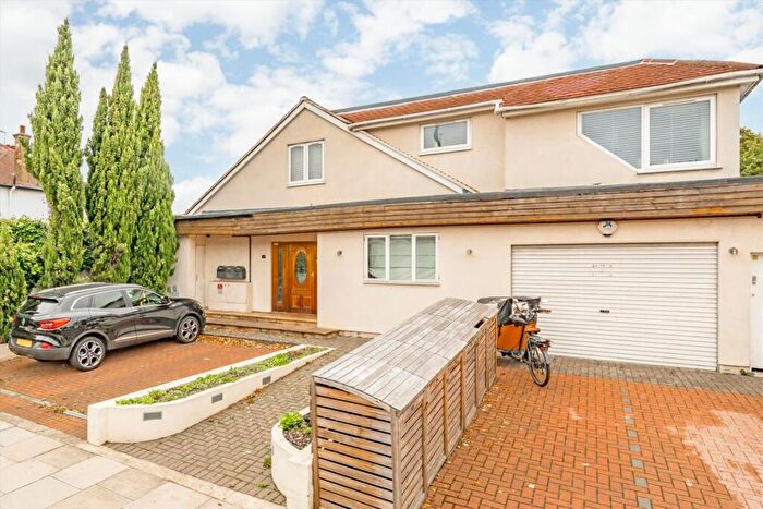 2 Bedroom Flat To Rent In Creighton Avenue, London, N2