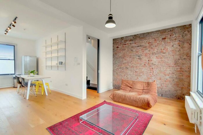 2 Bedroom Flat To Rent In Westbourne Road, Islington, London, N7