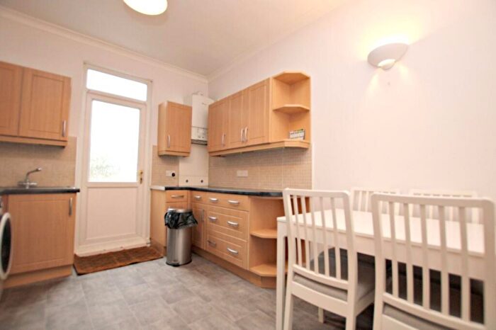2 Bedroom Flat To Rent In Sandringham Road, Willesden, NW2