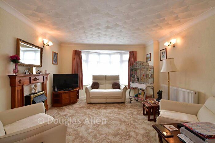 2 Bedroom Semi-Detached Bungalow For Sale In Deirdre Avenue, Wickford, Essex, SS12