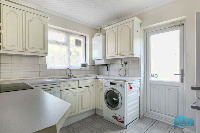 3 Bedroom Bungalow To Rent In Colney Hatch Lane, London, N10