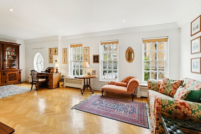 4 Bedroom Terraced House For Sale In Farrier Walk, Chelsea, London, SW10