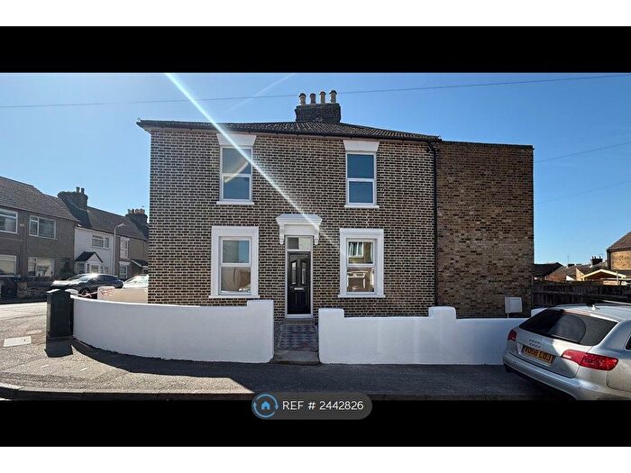 3 Bedroom End Of Terrace House To Rent In Shortlands Road, Sittingbourne, ME10