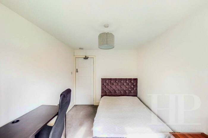 1 Bedroom Property To Rent In Brighton Road, Crawley, RH10