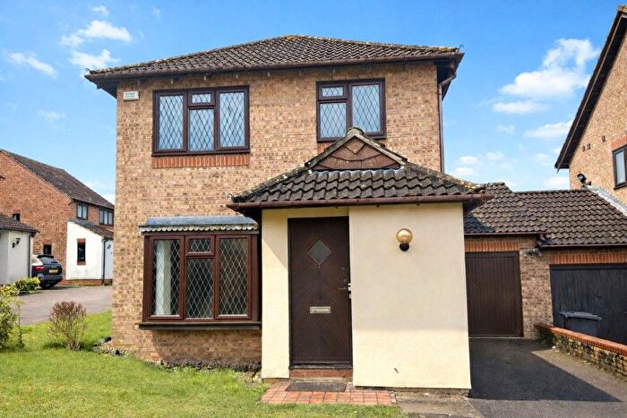 3 Bedroom Property To Rent In Dairymans Walk, Burpham, GU4