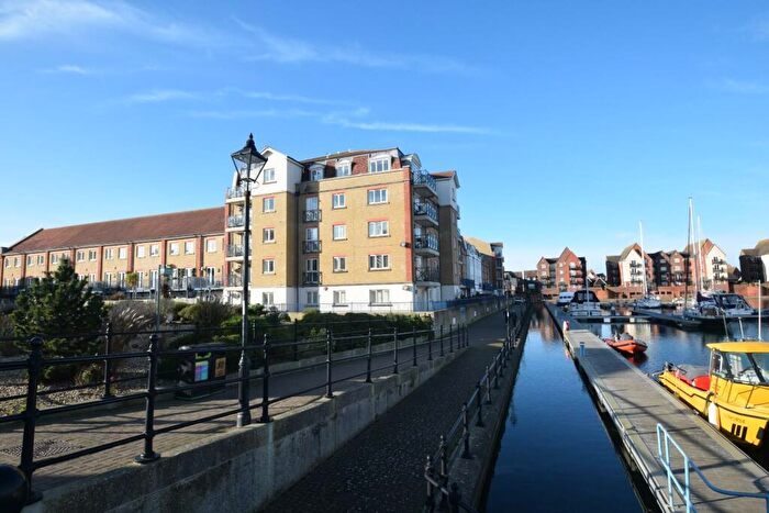 2 Bedroom Flat To Rent In The Piazza, Eastbourne, BN23