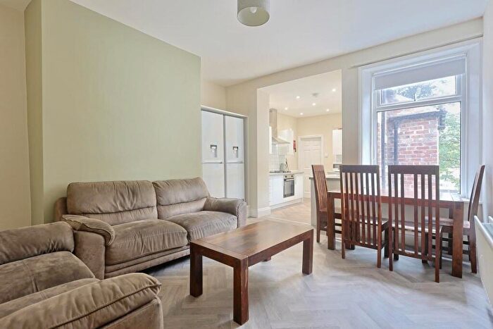 5 Bedroom Maisonette To Rent In Deuchar Street, Newcastle Upon Tyne, NE2