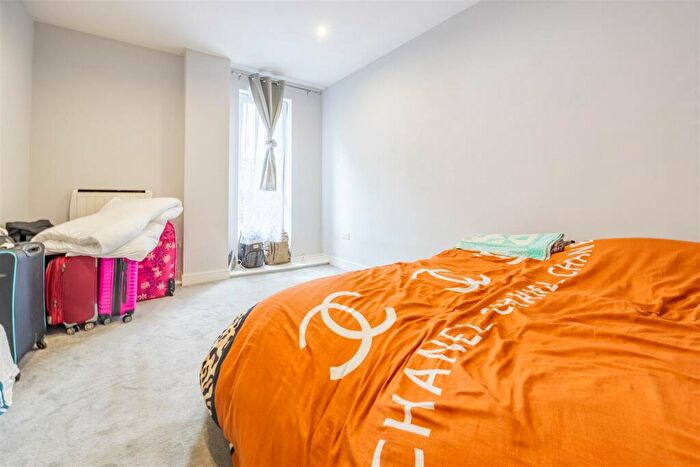 1 Bedroom Apartment For Sale In Victoria Avenue, Southend-on-Sea, SS2