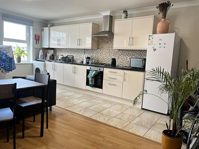 2 Bedroom Apartment To Rent In Bethnal Green Road, London, E2