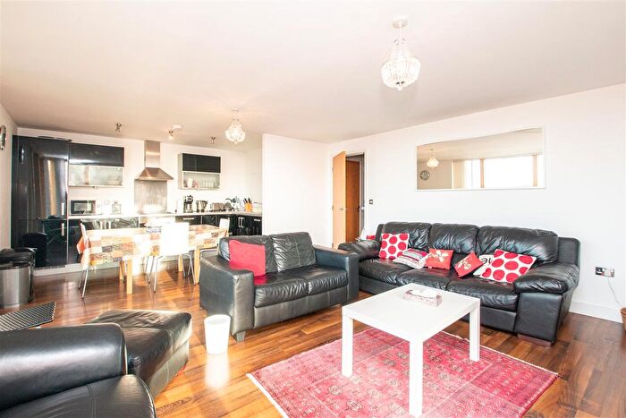 3 Bedroom Flat To Rent In Merrivale Mews, Milton Keynes, MK9