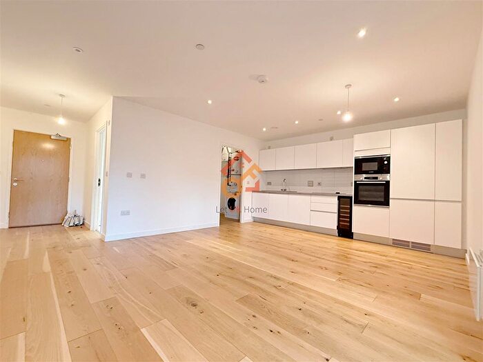 2 Bedroom Flat To Rent In The Axium, Windmill Street, Birmingham, B1