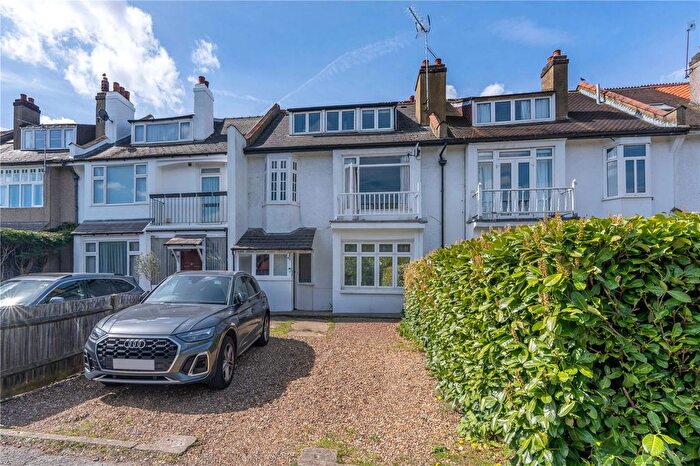 4 Bedroom Flat For Sale In Elmers Drive, Teddington, TW11