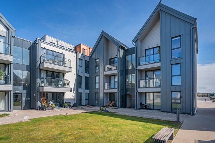 1 Bedroom Flat For Sale In Rest Bay, Porthcawl, CF36