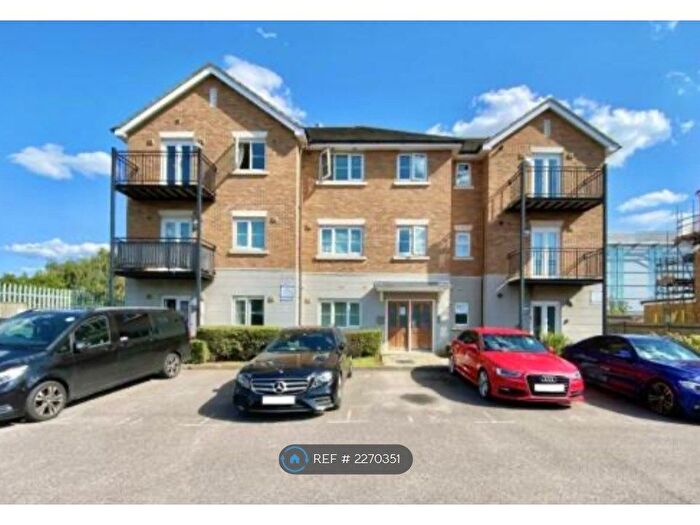 2 Bedroom Flat To Rent In Comet House, Harlington, Hayes, UB3