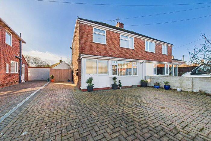 3 Bedroom Semi Detached House For Sale In Shelley Avenue, Clevedon, North Somerset, BS21