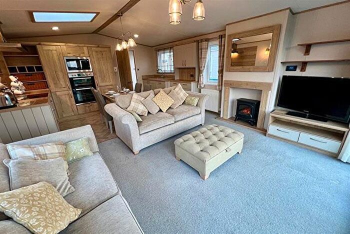 3 Bedroom Park Home For Sale In Mill Rythe Coastal Village – Hampshire, PO11