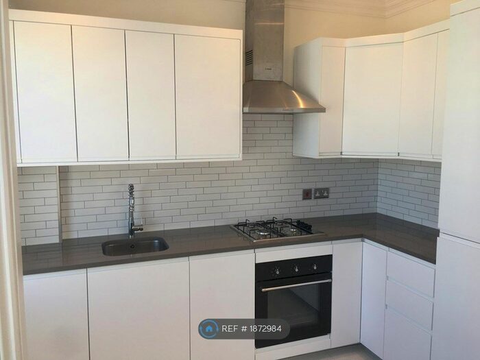 1 Bedroom Flat To Rent In Third Floor, London, W14
