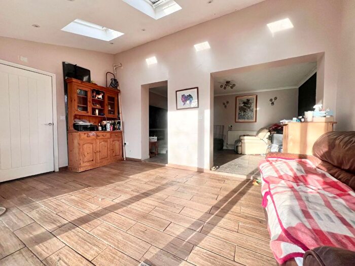 3 Bedroom Semi-Detached House For Sale In Washford Farm Road, Kingsnorth, Ashford, TN23