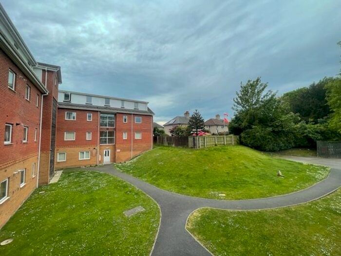 2 Bedroom Flat To Rent In Old Chester Road, Birkenhead, Wirral, CH42