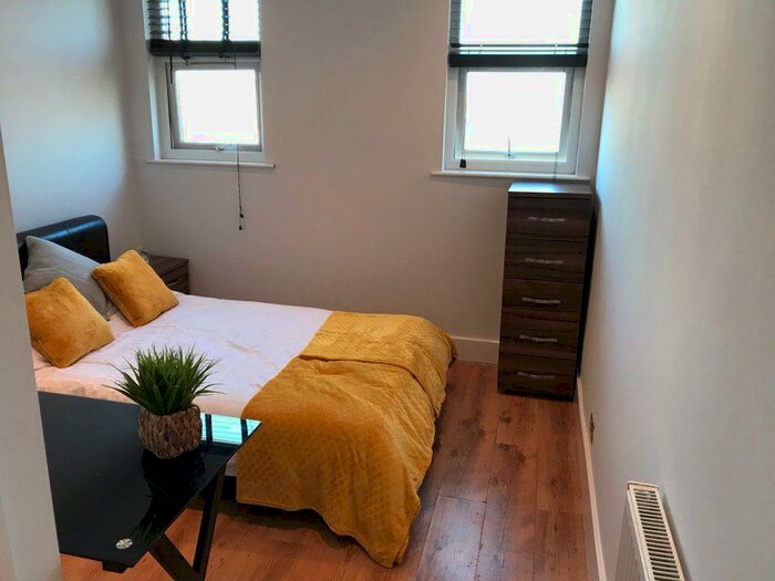 8 Bedroom House To Rent In -, DE22