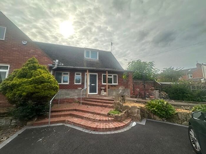 5 Bedroom Bungalow To Rent In Farfield, Kidderminster, DY10