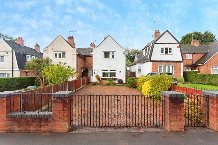 3 Bedroom Semi Detached House For Sale In Yardley Wood Road, Birmingham, West Midlands, B13
