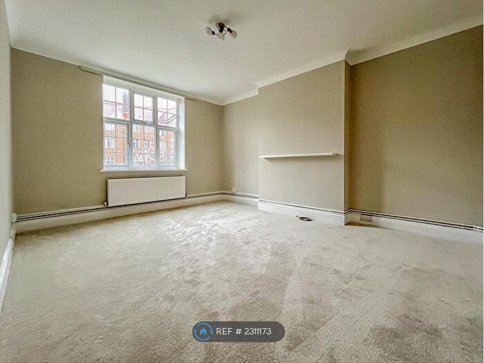 2 Bedroom Flat To Rent In Norbiton Hall, Kingston Upon Thames, KT2