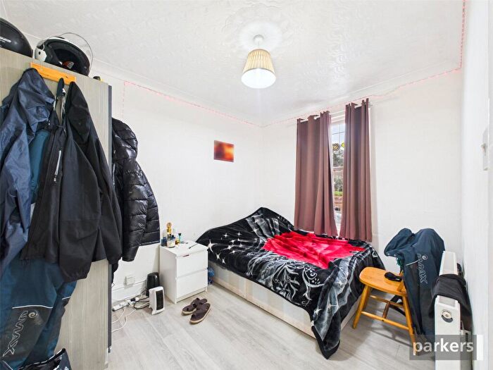 3 Bedroom Terraced House For Sale In Orts Road, Reading, Berkshire, RG1